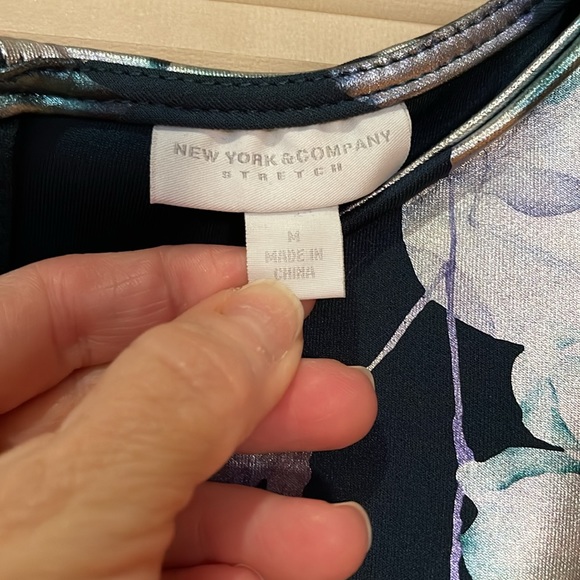 New York and Company, Green stretch, floral, print dress, shiny flowers, size M - Picture 5 of 8